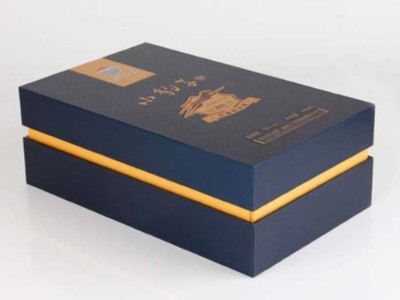 包裝盒定做廠家為您分析，為什么酒盒包裝覆膜后會(huì)出現(xiàn)顏色色差？