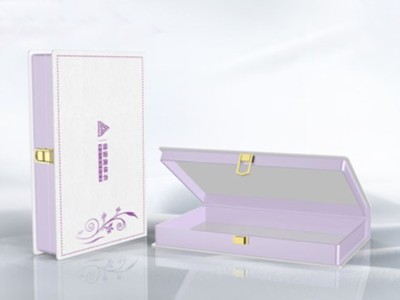 禮品包裝盒在進(jìn)行覆膜工藝時(shí)，有色差嗎？